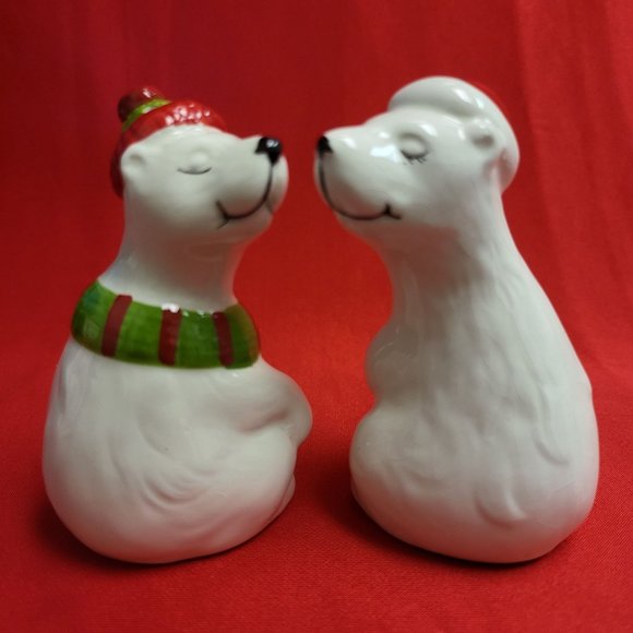 Pfaltzgraff Salt & Pepper Set Kissing Polar Bears 2014 - Picture 5 of 12